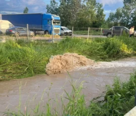 Pompierii ISU Olt intervin în comuna Șerbănești pentru evacuarea apei din gospodăriile afectate de ploile torențiale